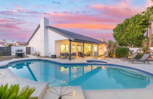 Modern Escape with Pool Ping Pong & Putting Green - Foto 1