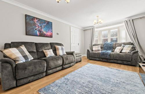 Polmont Haven: Spacious 4- Bedroom Retreat - Foto 1