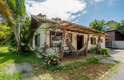 Casa Rústica com Piscina Privativa, Banheira de Hidromassagem, Ar-Condicionado, Pet friendly - Refúgio na Natureza a 5 Minutos do Centro de Imbituba, Perfeita para Famílias e Grupos - Photo 32