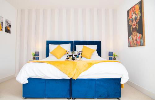 Lavish 4-Bedrooms with Modern Home Features - Guest 8 - Hi-Speed Wi-Fi - Luxury Garden - Private Ample Parking - Foto 9