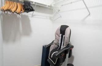 Family Home with Pool, Game Room, and Grill Near Disney - Foto 28