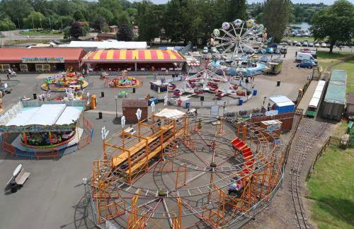 BAF Luxury Stays - Billing Aquadrome - Caravan Sleeps 8 - Photo 37