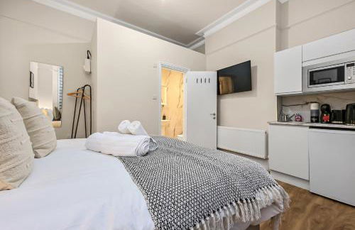 Cozy Sunlit Studio with Kitchenette - Foto 12