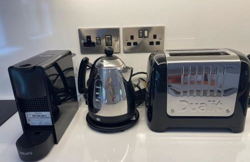 Peaceful Garden Retreat in Tunbridge Wells - Photo 10