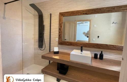 Off-grid Luxury Villa with Tikibar by the pool. - Photo 40