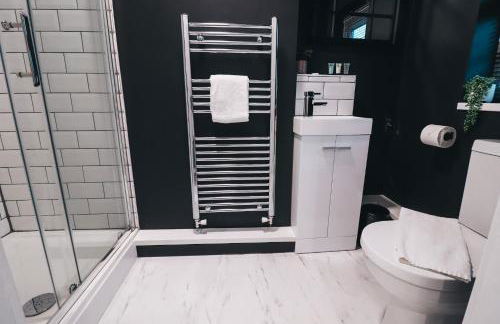 Hamilton House by Solace Stays - Photo 14