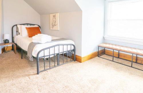 Elegant Shaw 5BR with Comfort in Mind ABODEbucks - Photo 41