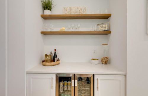 Coastal Waveland House half Block to Pub Beach - Foto 6