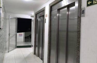 Apto Inteiro - Com roupa de cama e banho - Elevador - Garagem - Wi-fi - Vista Mar de todas as janelas e varanda - Foto 10