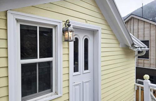 Charming Downtown Apartment in Victorian Home with Mountain Views - Foto 3