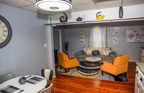 Bright & Stylish 2-Bedroom Near Downtown Mobile Free Parking - Foto 18