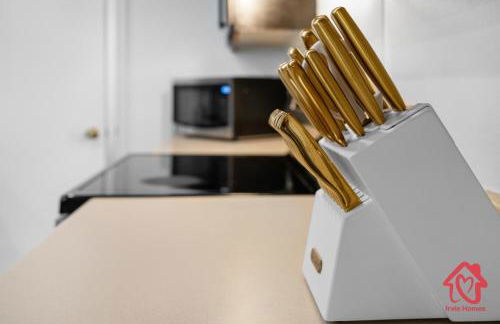 Georgian Oasis with Private Pool - An Irvie Home - Foto 46