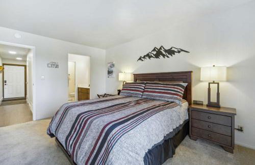10 Mi to Palisades Tahoe! Condo with Game Room - Foto 12