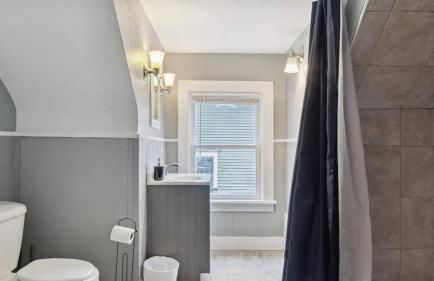 Blue & Gold Retreat sleeps 14 Minutes from ND - Photo 45