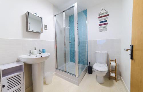 Panoramic Sea-View Family Appartment , Free Parking, Sleeps 6 , Walk to Beach, Station, & Town - Foto 42