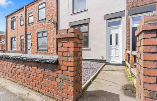 Stylish House - Sleeps 7 - Free Parking, Fast WiFi and Smart TV - Contractors, Groups and Long Stays Welcome by Yoko Property - Foto 30