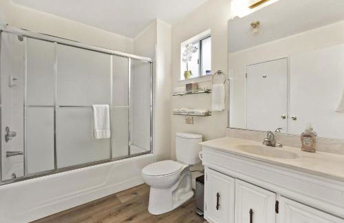 Sandy Feet Retreat -- Lakefront Retreat With Sand Volleyball Court! - Foto 24