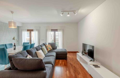 Modern 2 bedroom apt 20 min from city center - Foto 2