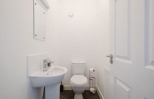 Pristine and Modern Home away from Home - Photo 7