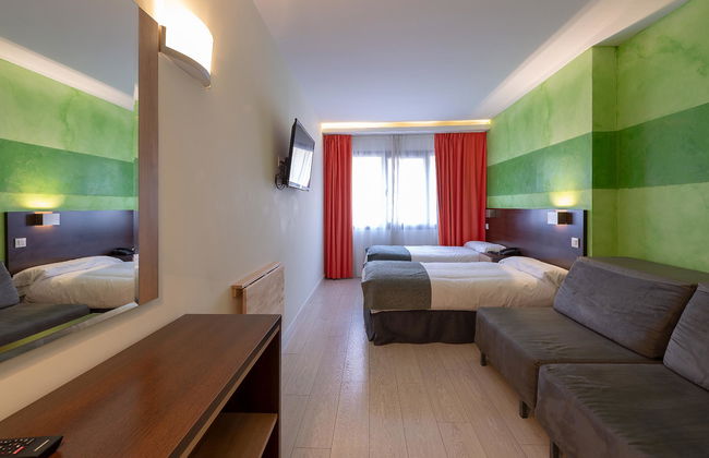 Apartamentos Recoletos - Photo 30