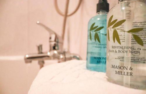 3Bedroom EnSuite SofaBed Sleeps upto 6 Contractors Families Long or Short Stay Free Parking WIFI - Foto 56