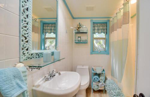 Riverfront Getaway with Hot Tub and Game Room! - Foto 25