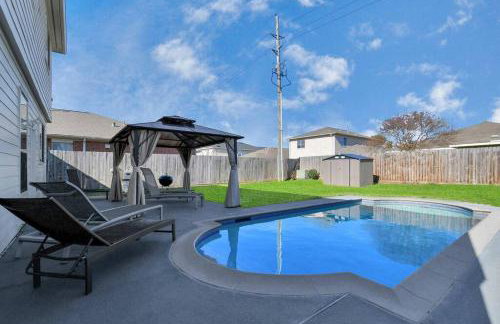 Tranquil 4-BR Oasis With Pool & Backyard Bliss! - Foto 29