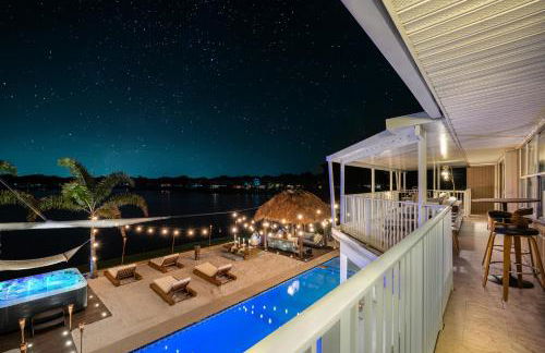 Waterfront Villa with Beach, Pool, Cinema, Game Room and Tiki - Foto 31