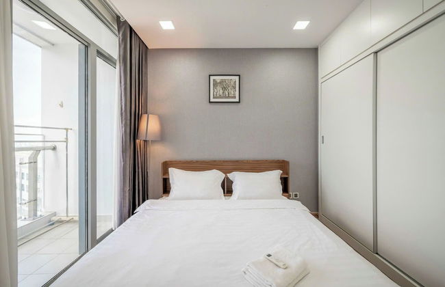 Cozy- Vinhomes Central Park Apartments - Photo 8