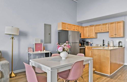 Pink playhouse sq near Progressive field & CSU - Photo 2