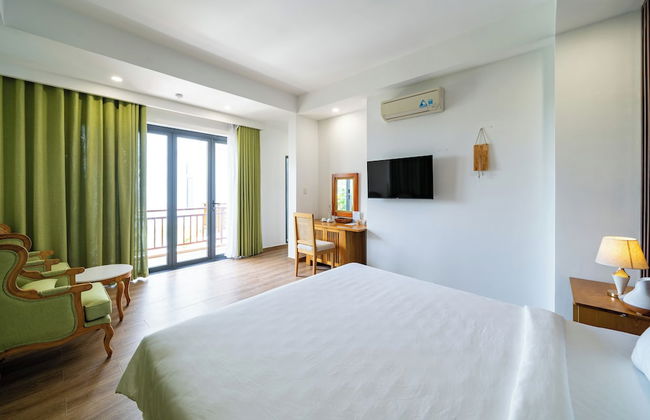 Palm River Boutique - Photo 16