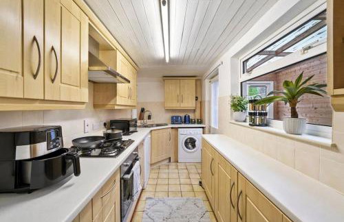 Beautiful 2 bedroom house Free Parking, Aylesbury, Adrenham st - Foto 2