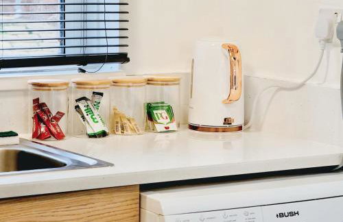 Cosy 1 bed flat, sleeps 4, free parking - Photo 16