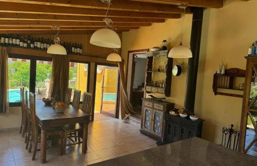 Tranquil Mallorca Villa Seaside Getaway with Pool - Foto 12