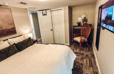 Golden Hour Getaway - Photo 11