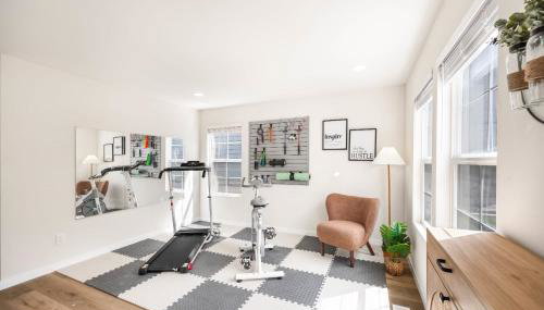 Newly Remodeled Hilltop 4B Retreat with Gym - Foto 3