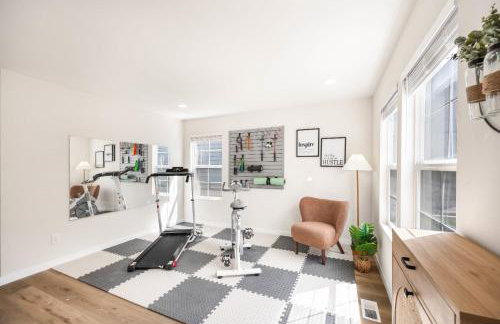 Newly Remodeled Hilltop 4B Retreat with Gym - Foto 3