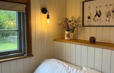 Shepherds Hut - Photo 4