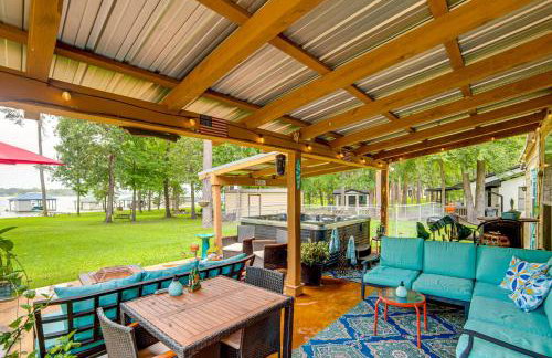 Pet-Friendly Lakefront Getaway with Hot Tub! - Foto 14