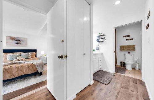 Modern Bay Area Retreat | Balcony + Private Patios - Foto 26