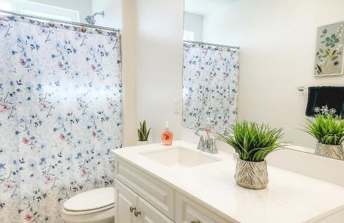 California 3-Bedroom Desert Escape With Garden - Foto 51