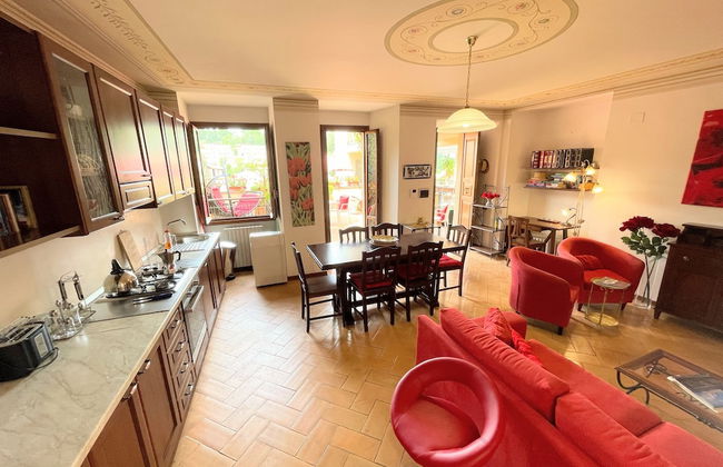 Central Spoleto Apartment With Large Sunny Terrace With Views - Photo 20