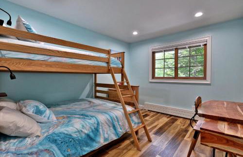 Fun In Fun Out Ski Home - Upper Unit, Renovated 3BR-2BA, Hot Tub, Close to Resort - Foto 16