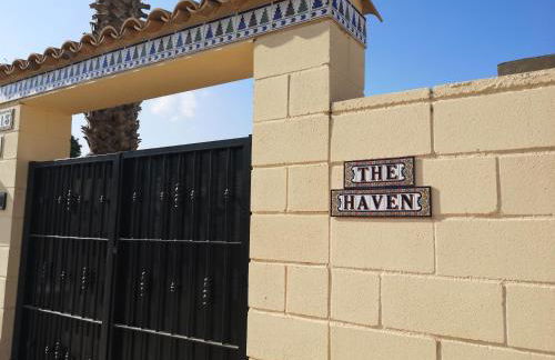 Serene mountain views Spacious garden and sole use of the 10x5m pool - Foto 38