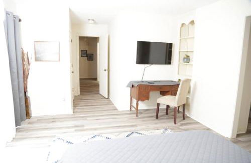 The Newly Renovated Vintage Home - Foto 30