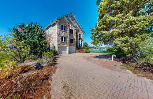 Deck and Private Dock! Winchester Creek Estate - Foto 4