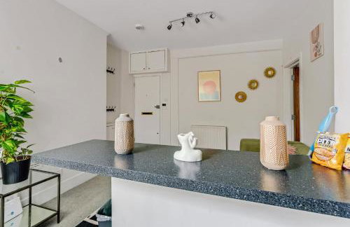 Designer 1-Bed Flat, 1-Min to Tube, Fast Central London Access - Foto 25