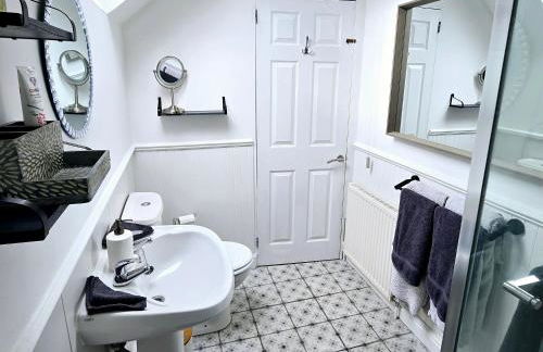 Gorgeous Two Bedroom Cottage, Pet Friendly! - Foto 8