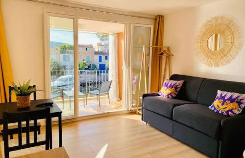 VUE Canal Superbe - Piscine - Parking Privé - Intérieur Neuf - Foto 3