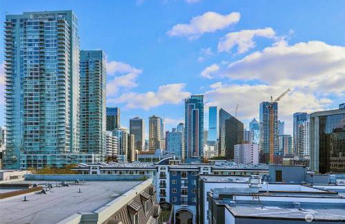 Modern 2Br-2Ba Belltown Condo with Free Garage Parking - Foto 6